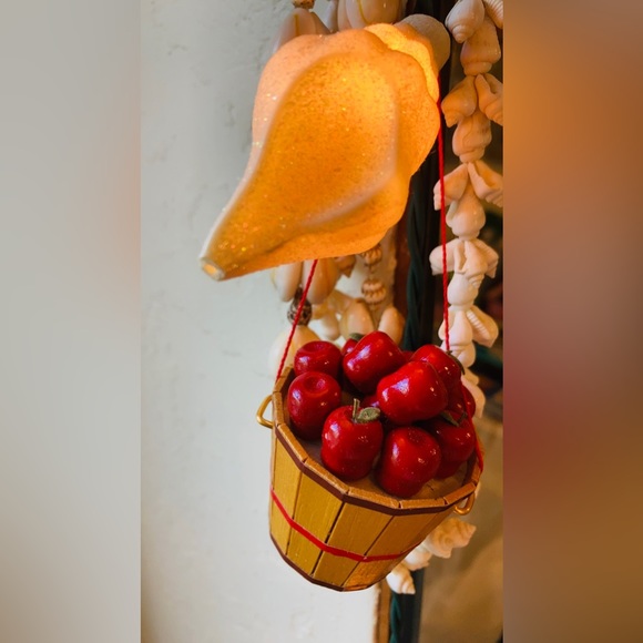 [Vintage] 🌲Mini Wreathes & A basket of Apples Holiday Ornament ✨🎄 - Picture 4 of 10